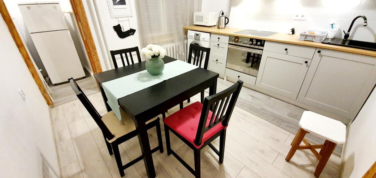 Separated Kitchen, Fast Internet Aleja 3 Maja 2M80 Варшава Экстерьер фото