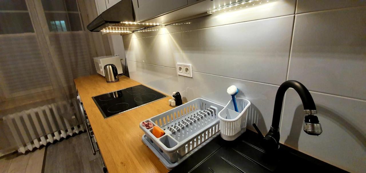 Separated Kitchen, Fast Internet Aleja 3 Maja 2M80 Варшава Экстерьер фото
